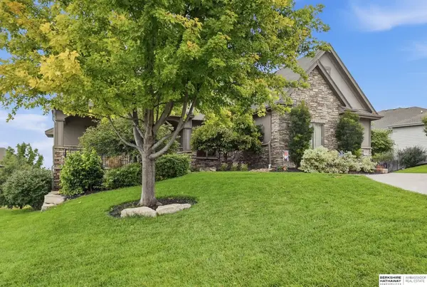18664 Oregon Circle, Elkhorn, NE 68022