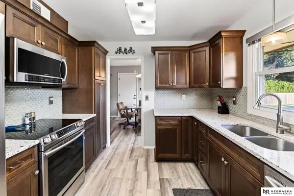 10320 Hilltop Road, Omaha, NE 68134