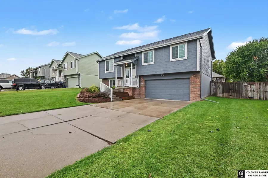 610 Rosewood Avenue, Papillion, NE 68133 - #2