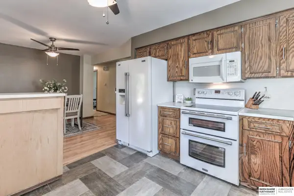 910 S 153 Street, Omaha, NE 68154