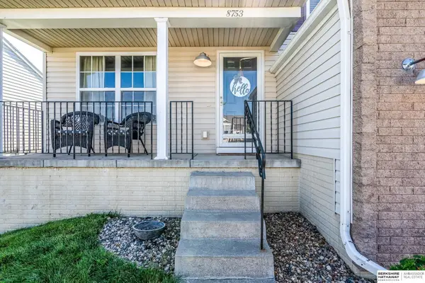 8753 Quest Street, Omaha, NE 68122