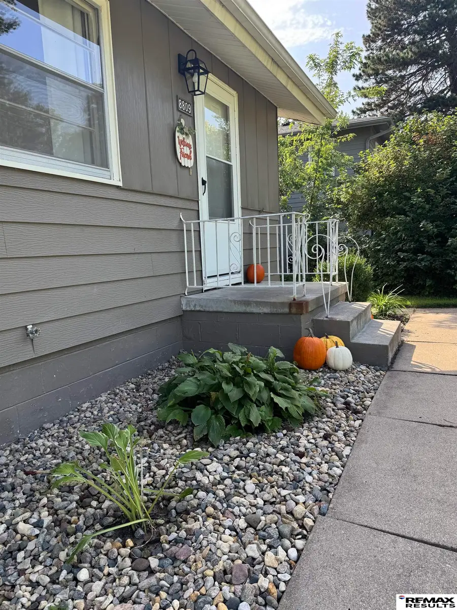 8809 Nicholas Street, Omaha, NE 68114 - #2