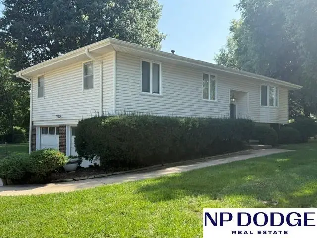1417 N 95 Avenue, Omaha, NE 68114 - #2
