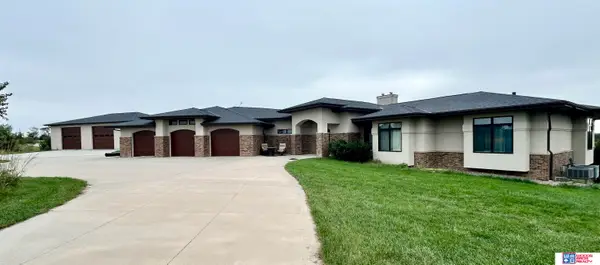 17701 Prairie Vista Drive, Hickman, NE 68430