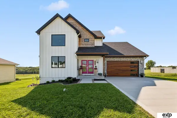 8602 Lake Ridge Drive, Plattsmouth, NE 68048