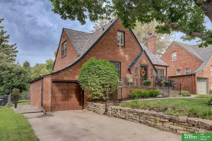 2324 N 52nd Street, Omaha, NE 68104 - #2