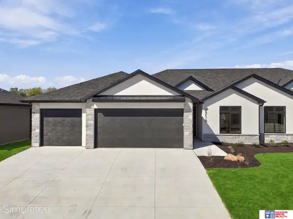 9716 Hillcrest Trail, Lincoln, NE 68520