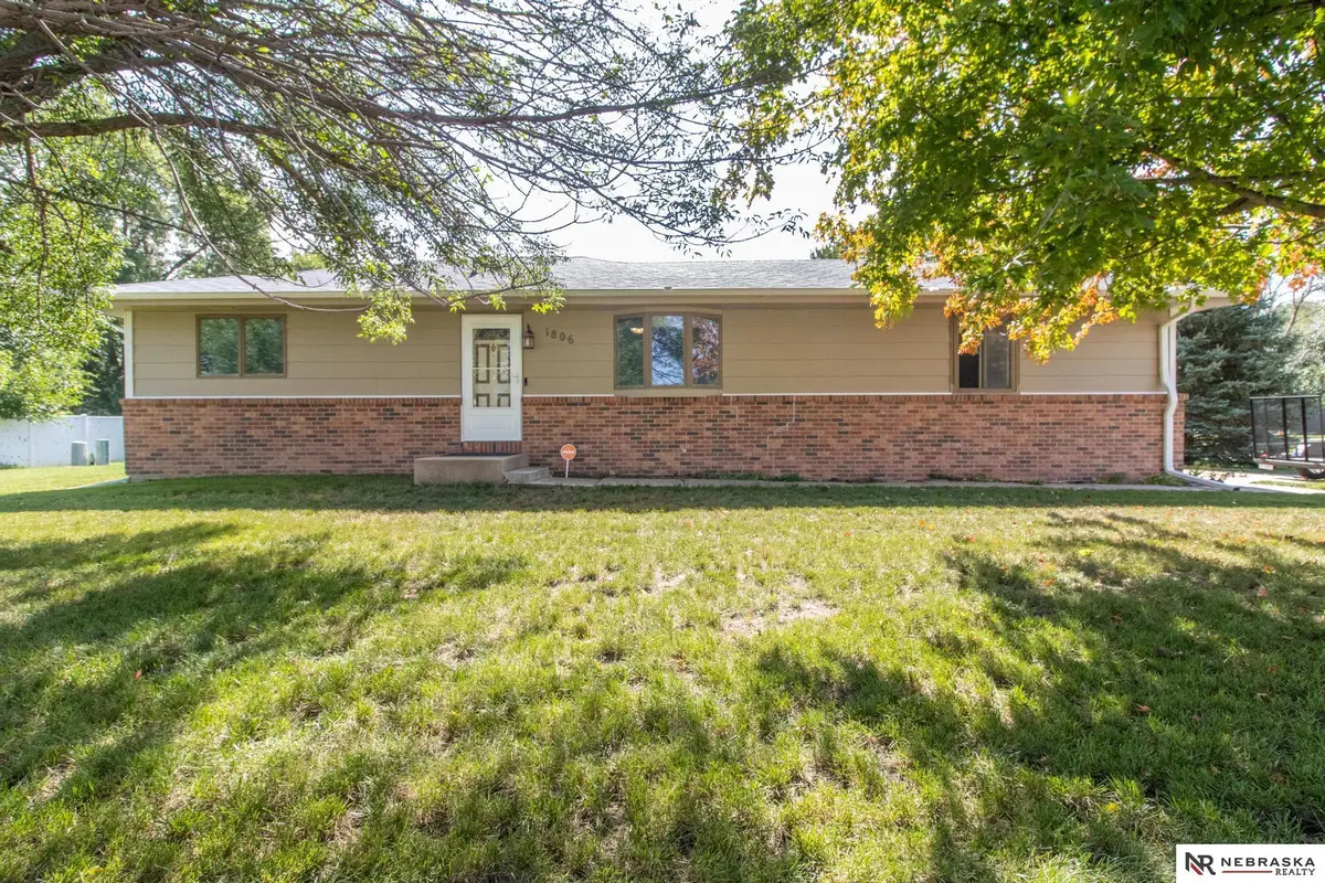 1806 E 14th Street, York, NE 68467 - #1