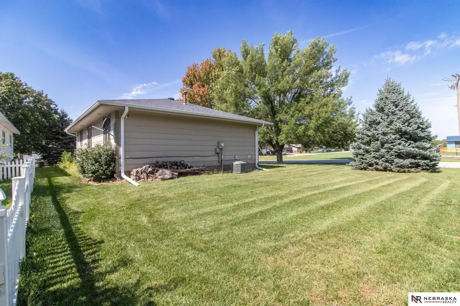 1806 E 14th Street, York, NE 68467 - #2
