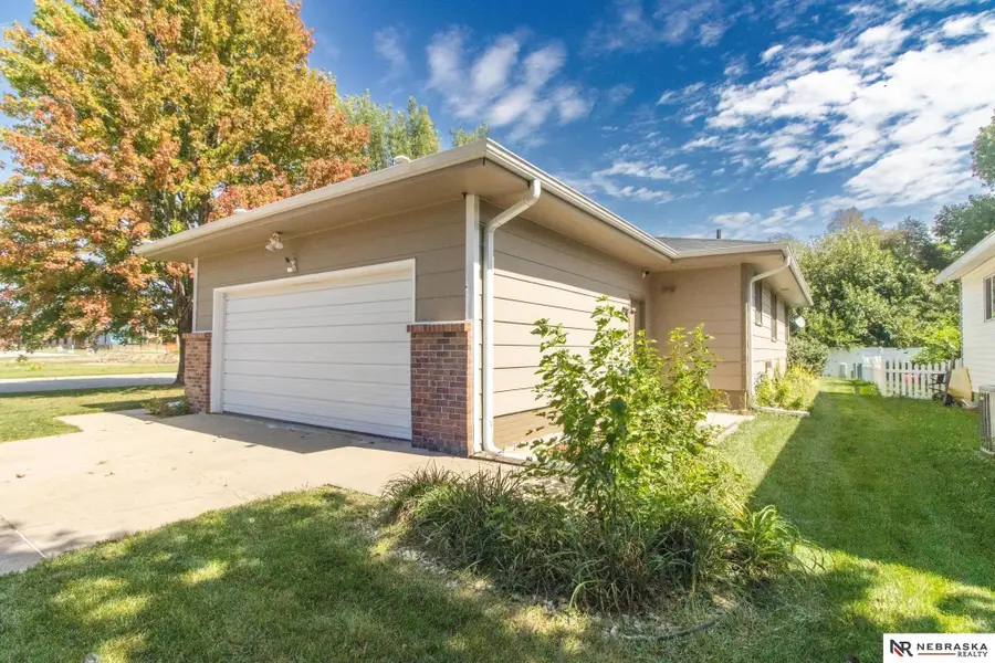 1806 E 14th Street, York, NE 68467 - #3