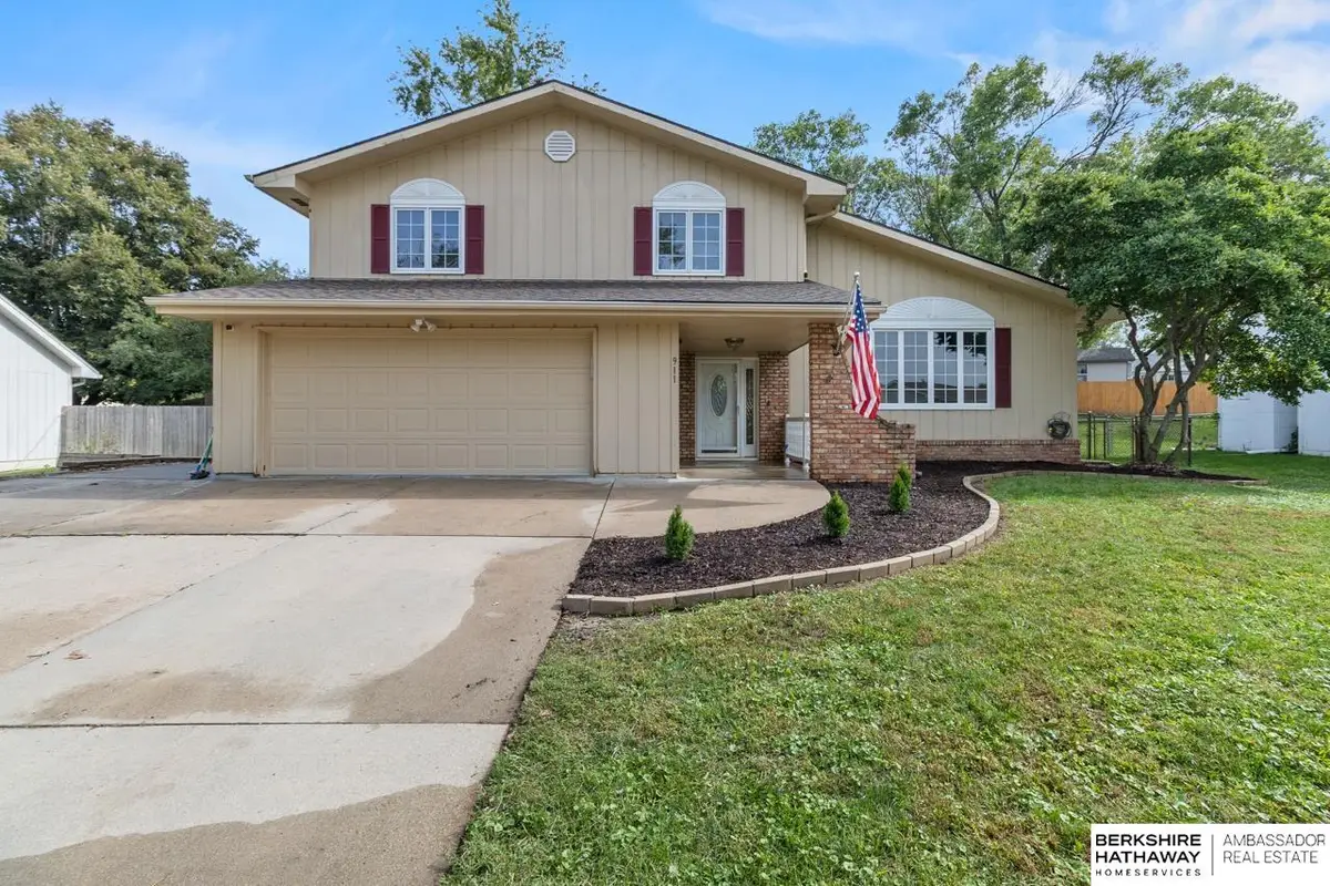 911 Buckboard Boulevard, Papillion, NE 68046 - #1