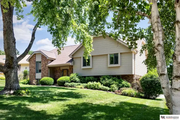 205 N 159 Circle, Omaha, NE 68118