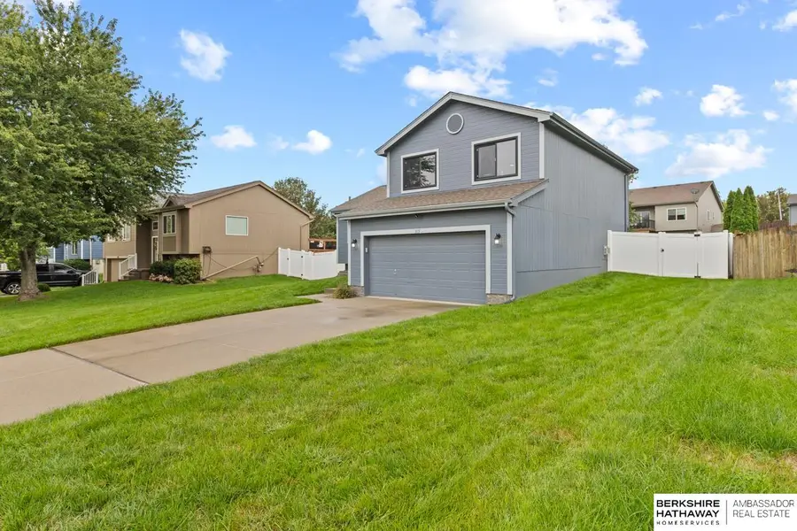 815 Clearwater Drive, Papillion, NE 68046 - #2