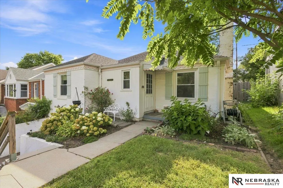 1306 N 52nd Street, Omaha, NE 68132 - #1