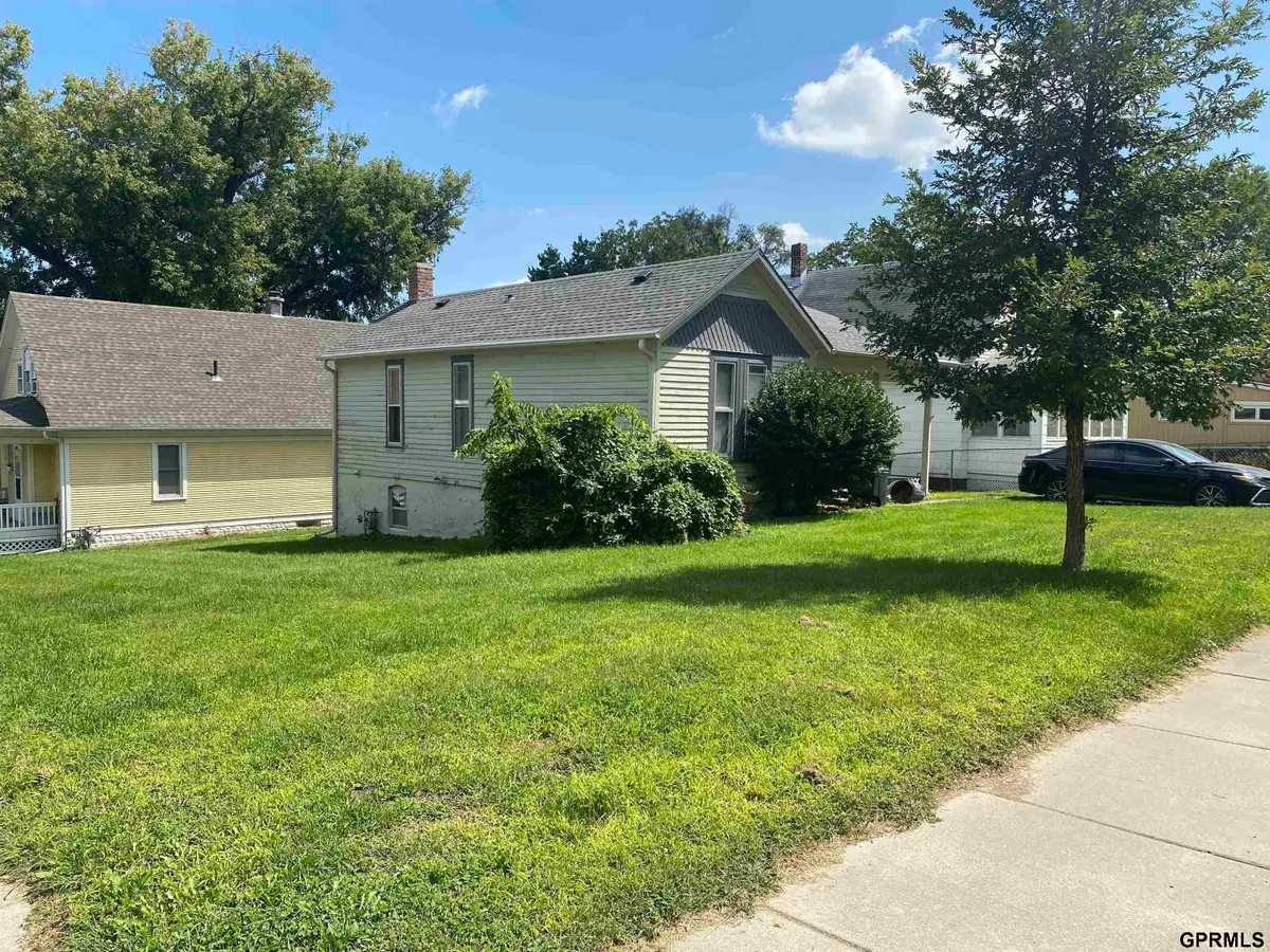 8621 N 31st Street, Omaha, NE 68112 - #1