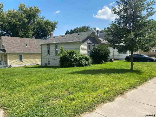 8621 N 31st Street, Omaha, NE 68112