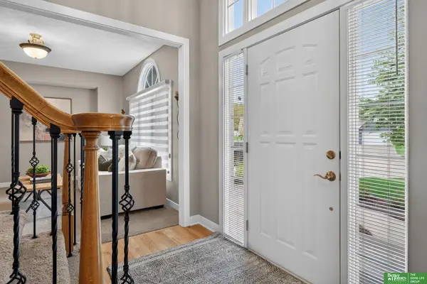 17618 Washington Circle, Omaha, NE 68135