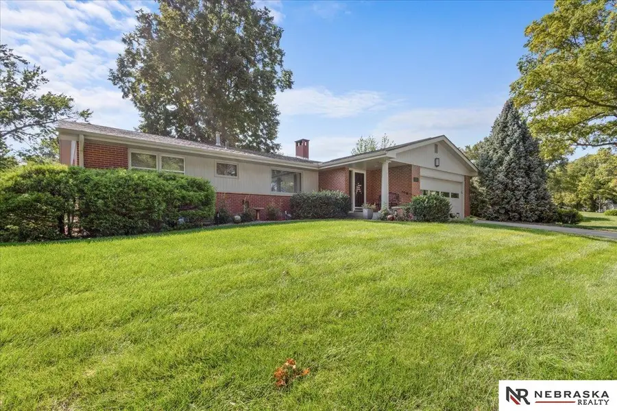 431 Lakewood Drive, Lincoln, NE 68510 - #2