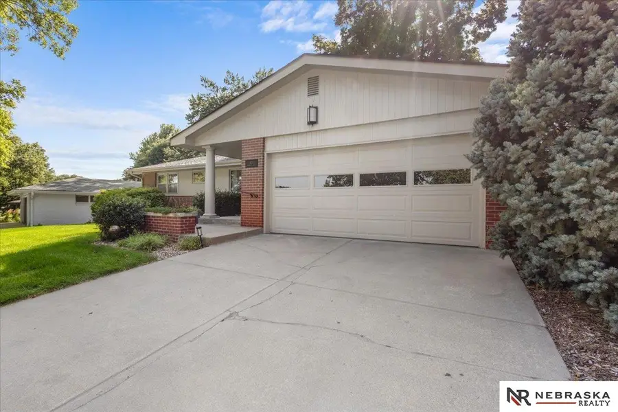 431 Lakewood Drive, Lincoln, NE 68510 - #3