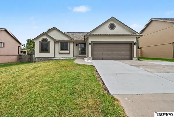 705 Eagle View Drive, Papillion, NE 68133