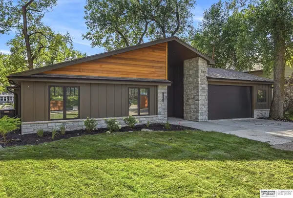 S-1095 Maple Lane, Fremont, NE 68025