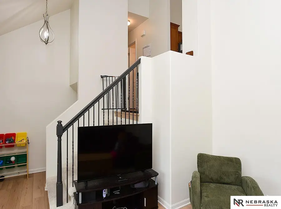 815 Edgewater Circle, Papillion, NE 68046 - #2
