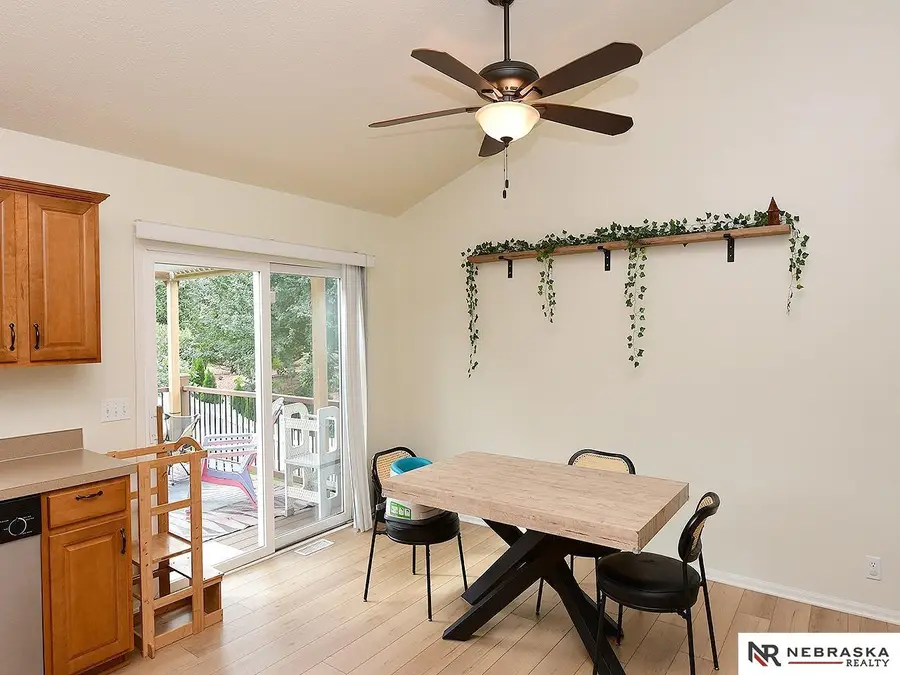 815 Edgewater Circle, Papillion, NE 68046 - #3