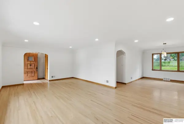 320 N 93rd Street, Omaha, NE 68114