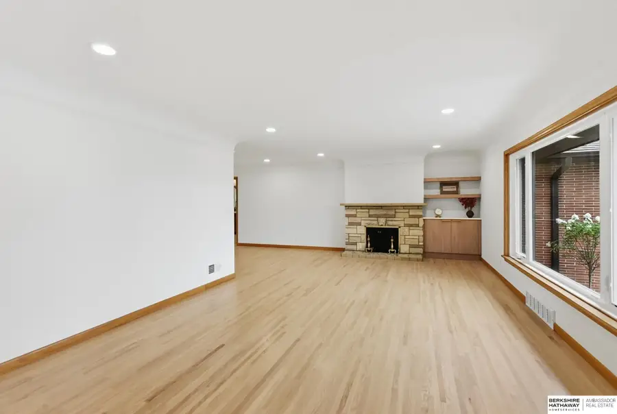 320 N 93rd Street, Omaha, NE 68114 - #2