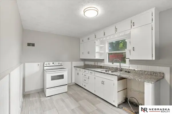 4115 S 39th Street, Omaha, NE 68107