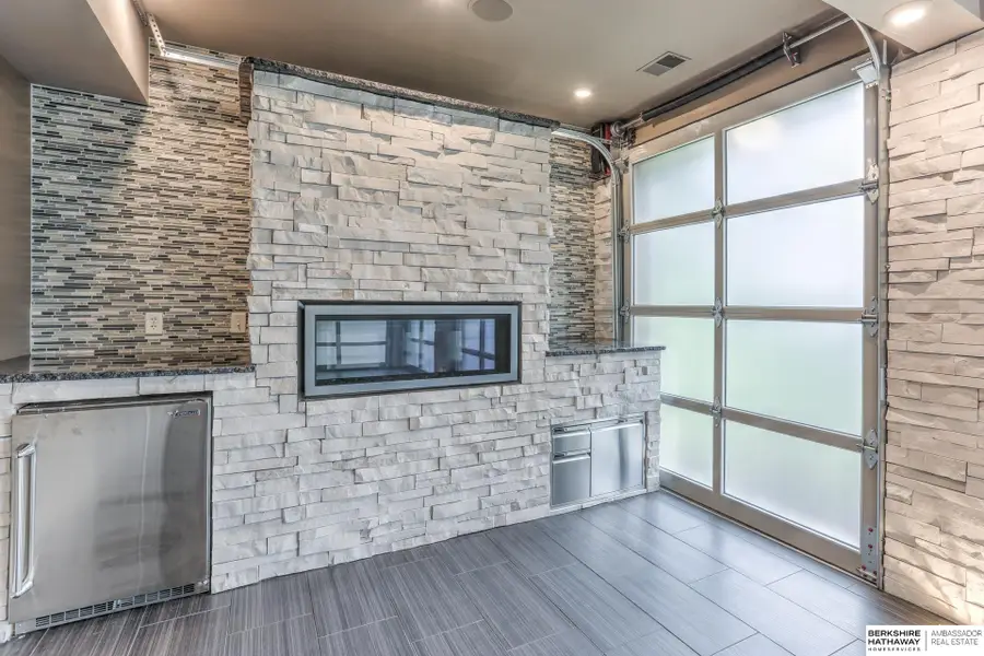 19607 Mayberry Street, Elkhorn, NE 68022 - #3