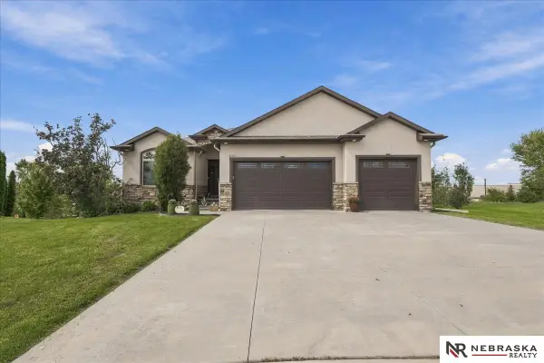 6301 Artisan Court, Lincoln, NE 68516
