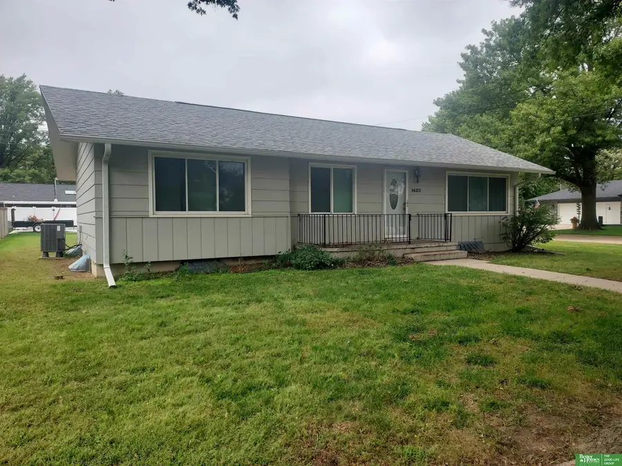 1423 N Ohio Avenue, York, NE 68467 - #2