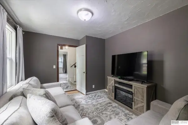 15338 Davenport Circle, Omaha, NE 68154