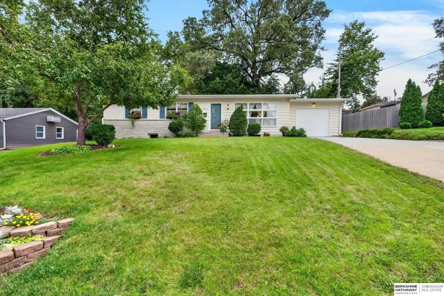 7633 Sunset Drive, Ralston, NE 68127 - #3