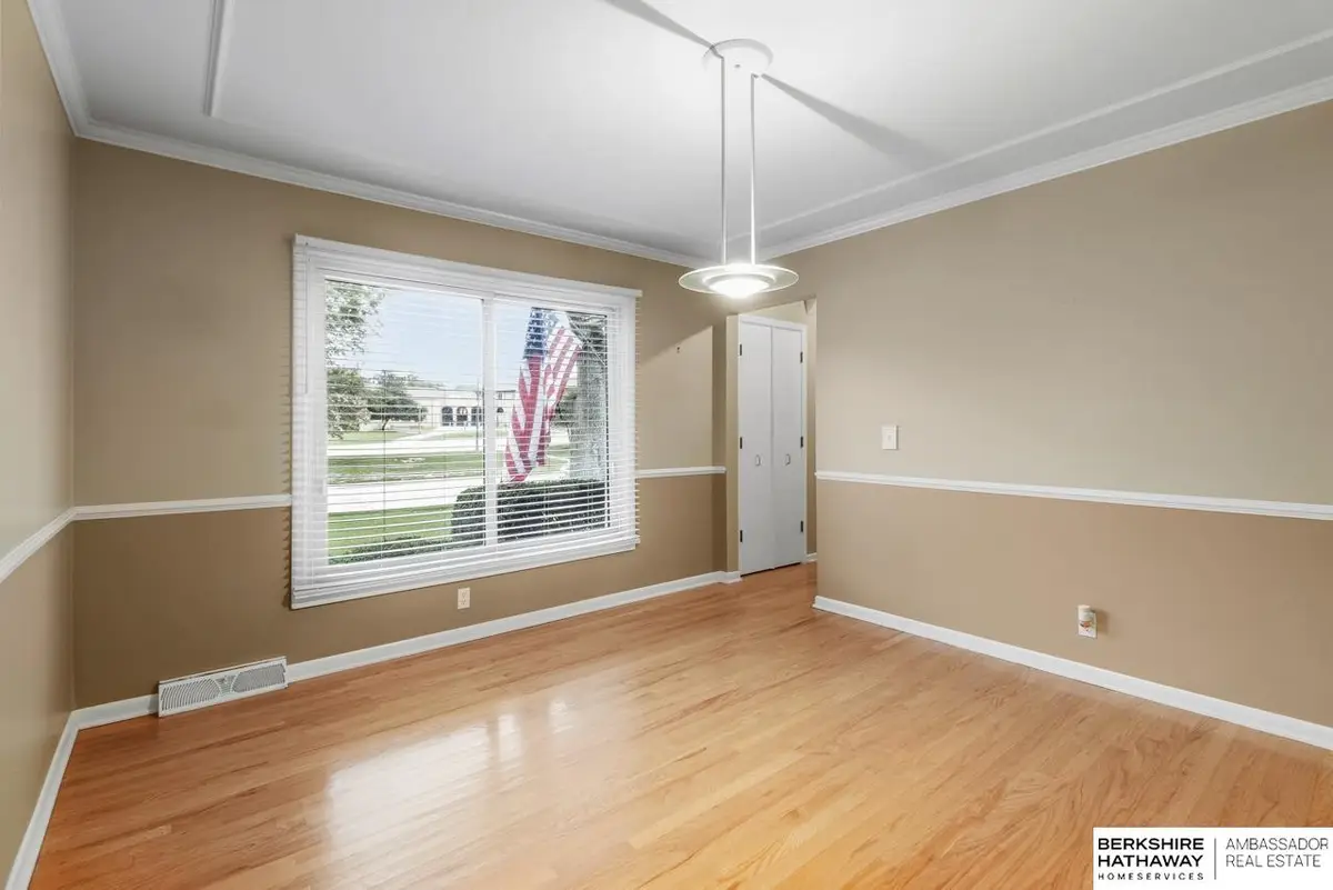 5726 Oak Hills Drive, Omaha, NE 68137 - #1