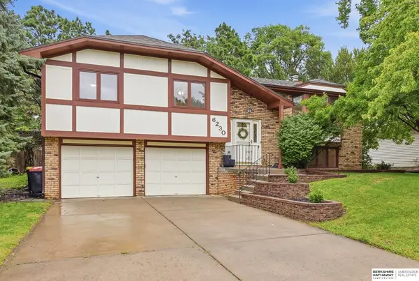 6230 Deerwood Drive, Lincoln, NE 68516