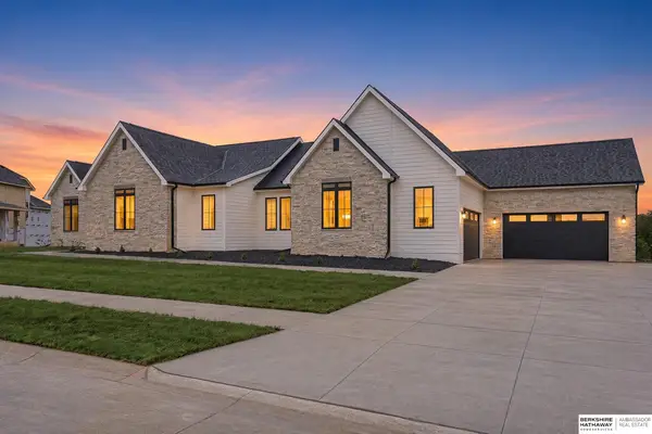 22106 Hackberry Circle, Gretna, NE 68028