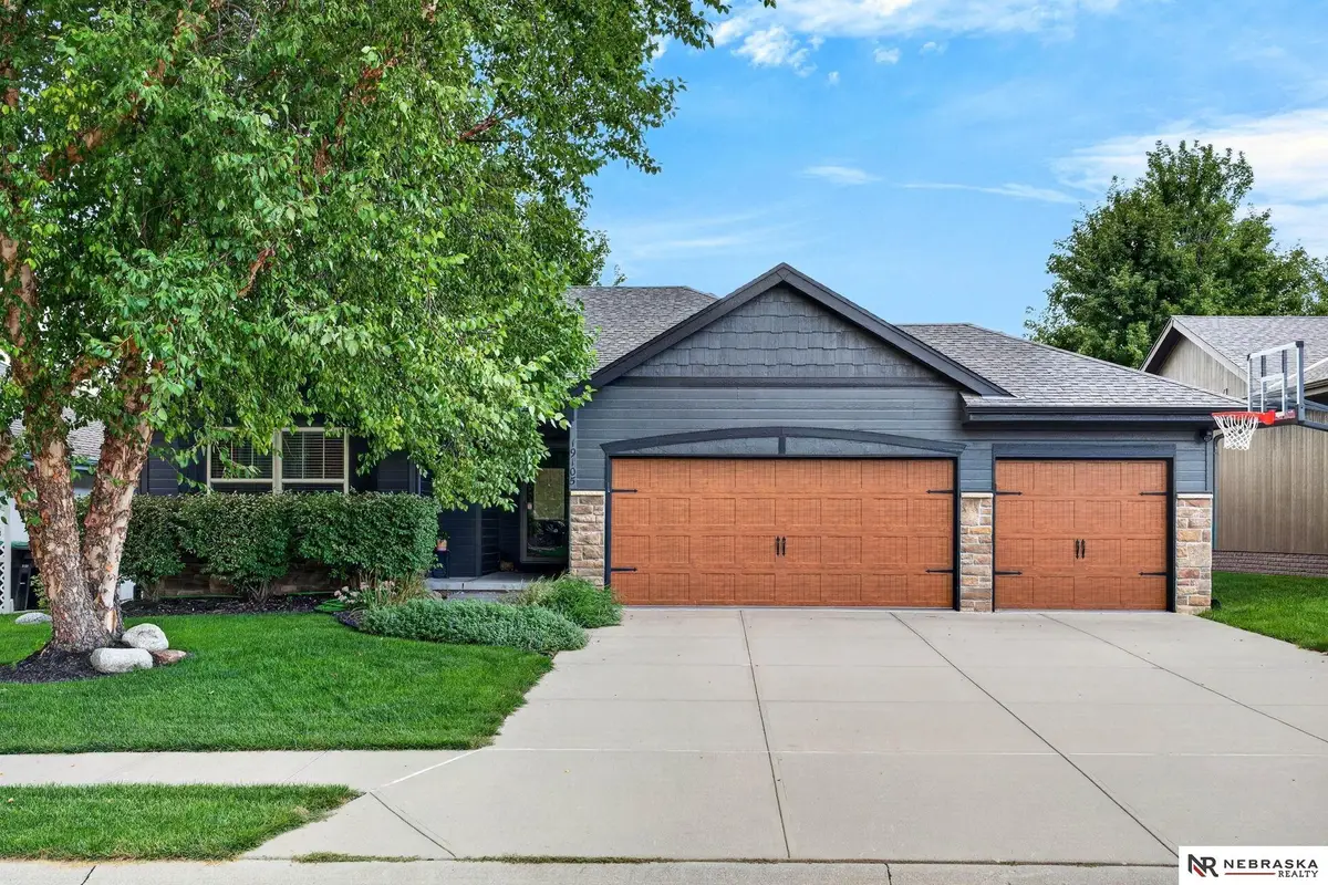 19105 Ohio Street, Omaha, NE 68022 - #1