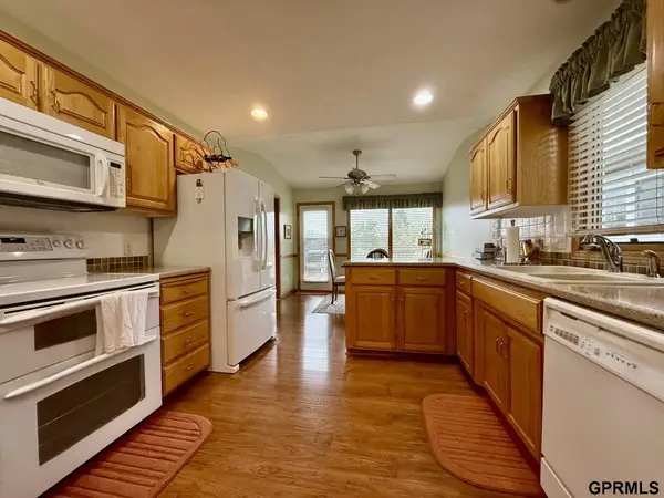 11609 Lakeview Drive, Bellevue, NE 68133