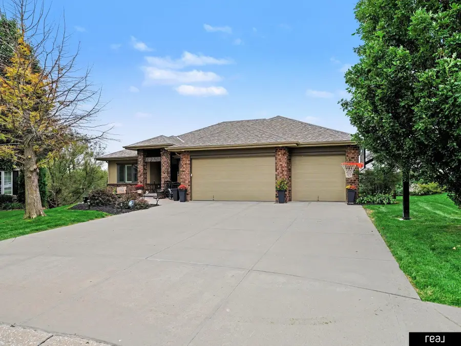 10215 Margo Street, La Vista, NE 68128 - #2