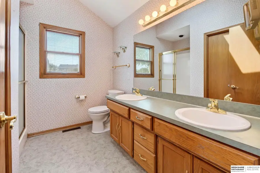 9102 S Glenview Drive, La Vista, NE 68128 - #2
