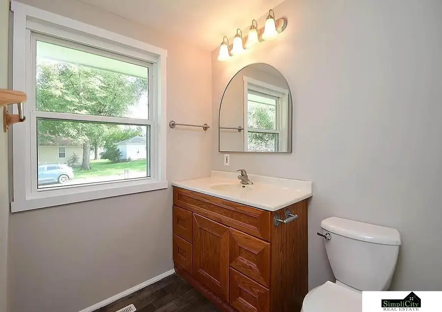 5725 Greenwood Street, Lincoln, NE 68507 - #2