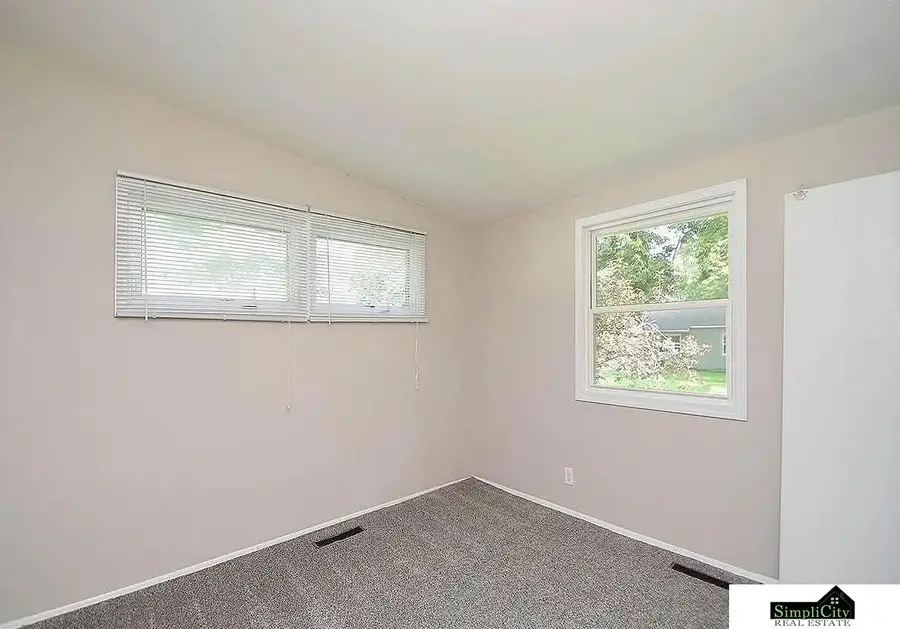 5725 Greenwood Street, Lincoln, NE 68507 - #3