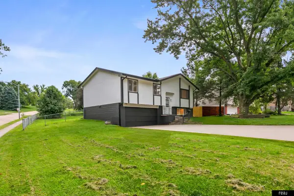 7175 N 51st Street, Omaha, NE 68152
