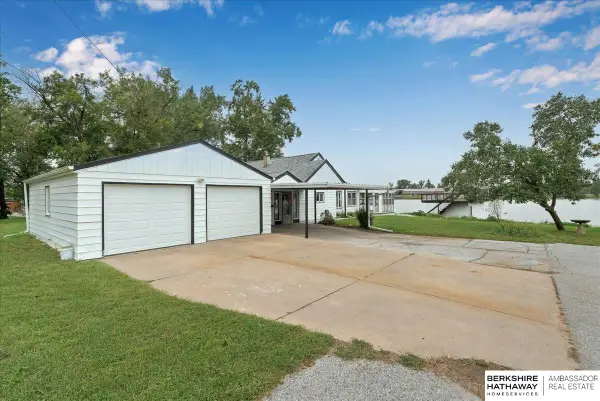 4428 N 7th Street, Carter Lake, IA 51510