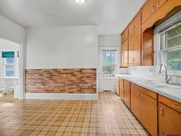 429 E 3rd Street, Papillion, NE 68046