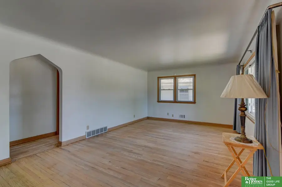 7517 Erskine Street, Omaha, NE 68134 - #2