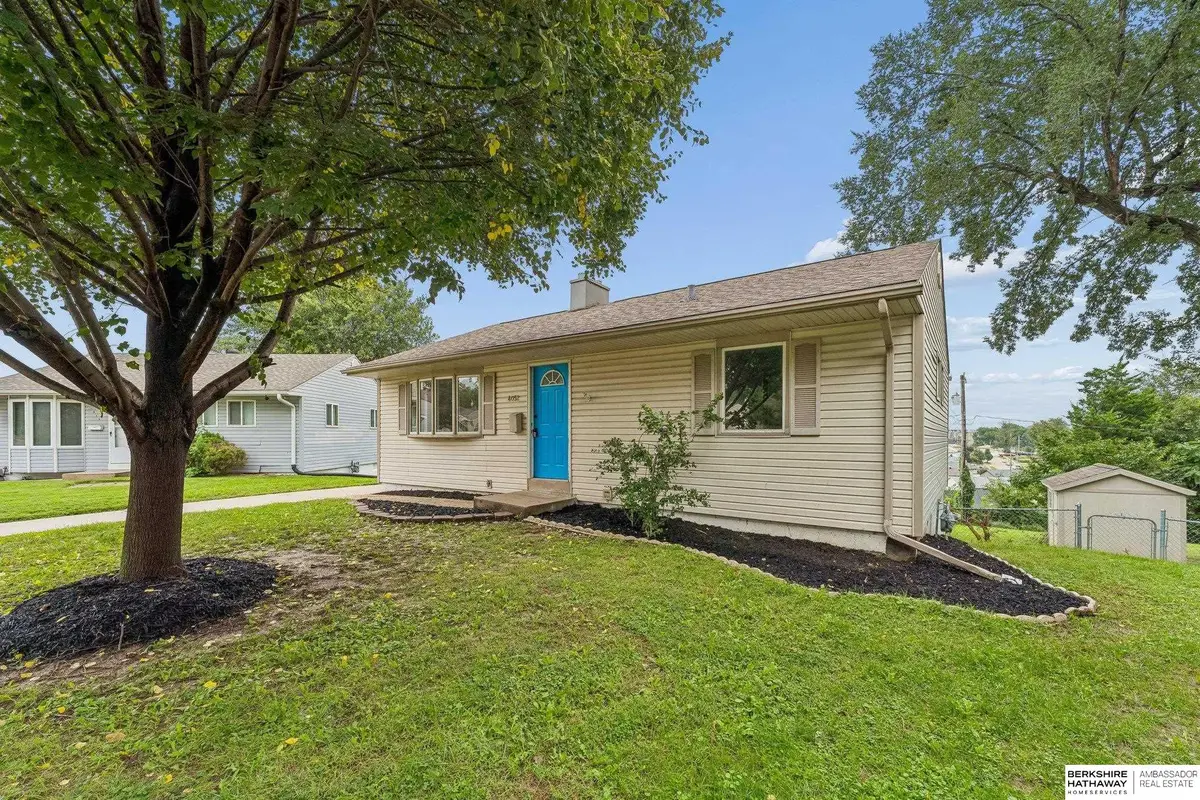 4052 Valley Circle, Omaha, NE 68105 - #1