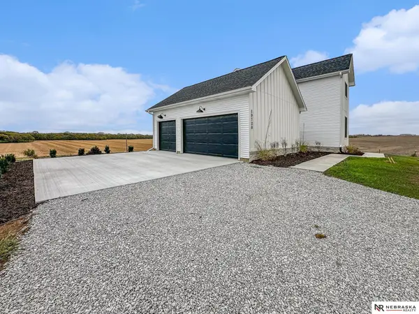 19720 Long View Lane, Hickman, NE 68372